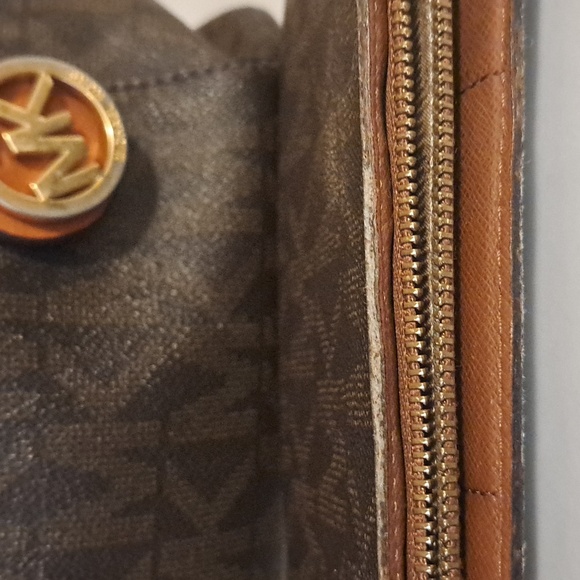 Michael Kors Jet Set Tote With Matching Wallet - Picture 14 of 17